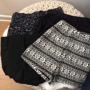 Bundle of 4 pairs of shorts size small